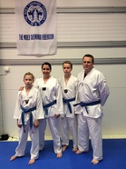 Taekwondo on Lassi (vas.), Katja, Leevi ja Mika Lahtisen yhteinen harrastus. Vihdin Taekwondoseura harjoittelee Aura Light Areenassa Nummelassa.